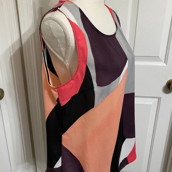 L DKNY Sleeveless Top w/Scoop Front Neckline - Picture 2 of 7